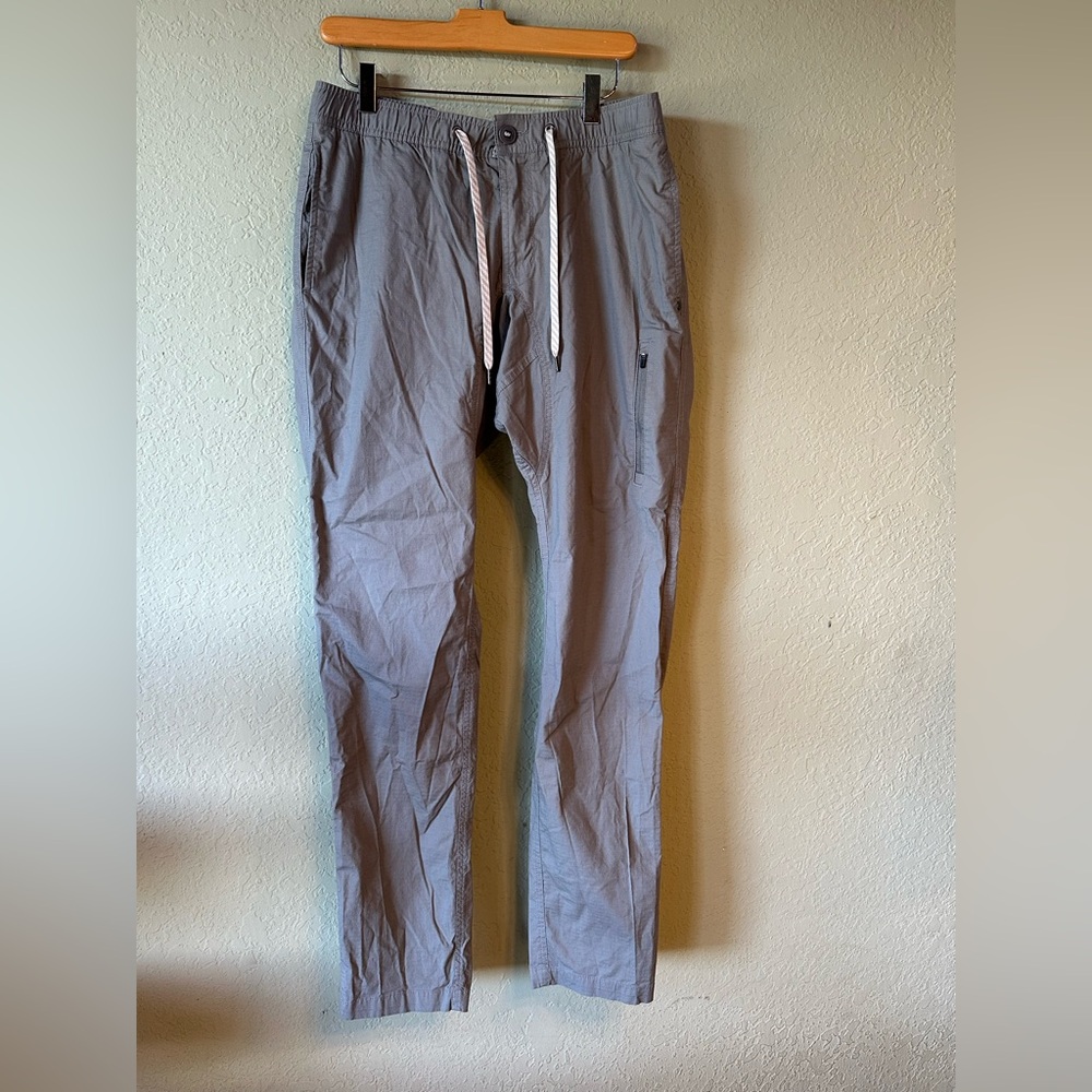 Vuori Lightweight Drawstring Pants in Light Gray